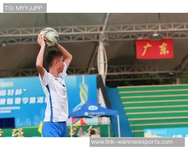 激情绿茵场上尽情挥洒汗水足球游戏带你体验真实竞技乐趣 激情绿茵场上尽情挥洒汗水足球游戏带你体验真实竞技乐趣